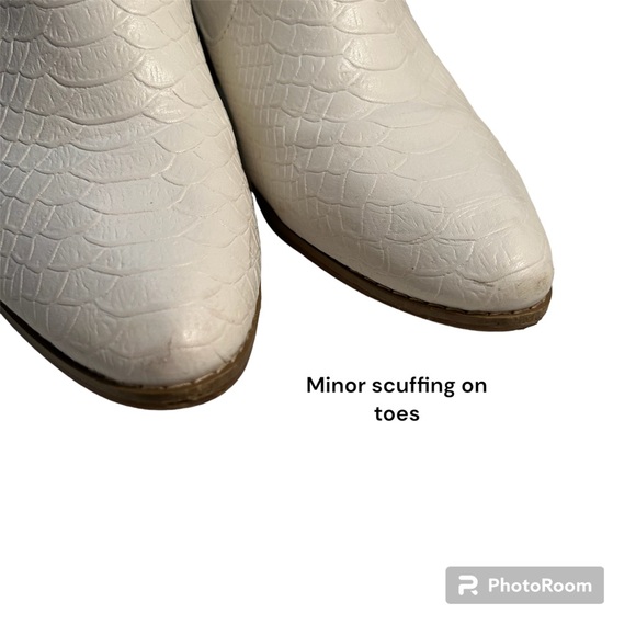 White Snakeskin Ankle Booties with Pointed Toe | Size 9 - Picture 8 of 9